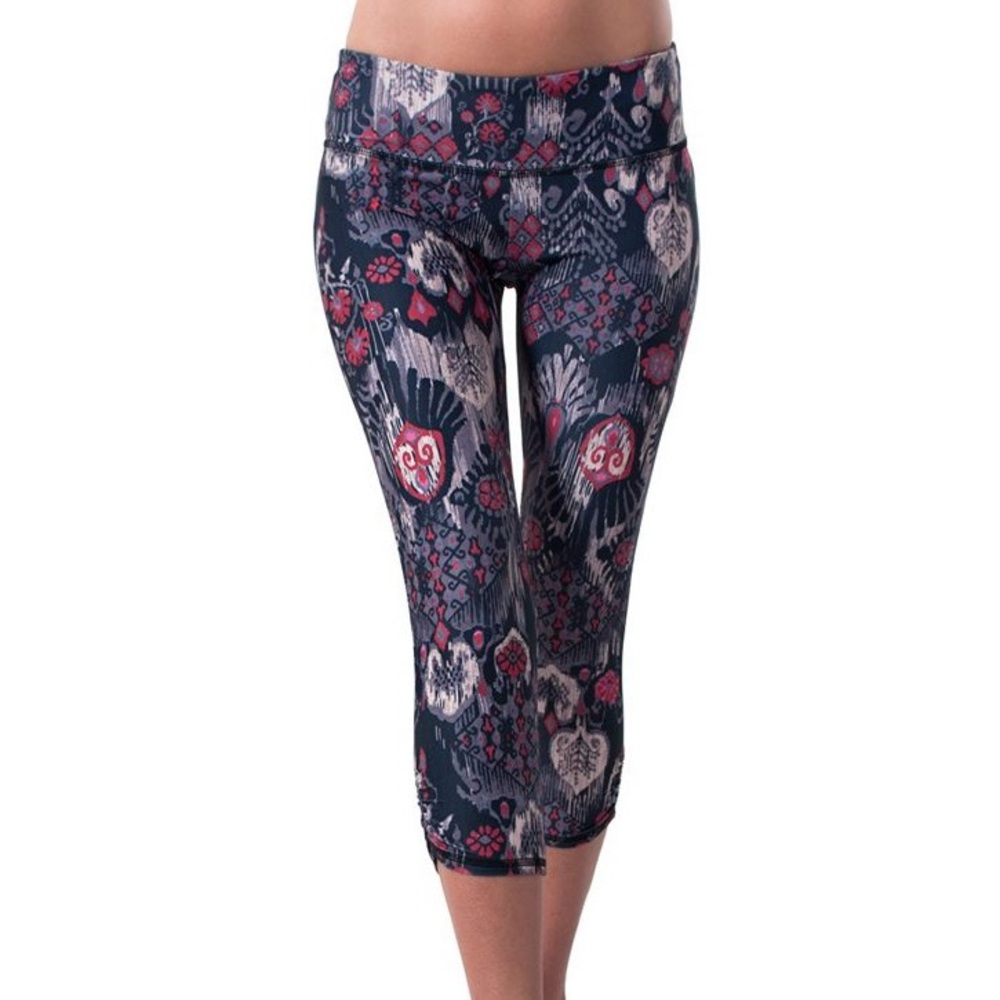 Jala Clothing Capri Workout Leggings Ruched Butt Stretch UPF 50 Floral USA Soft